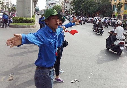 Mồ hôi rơi của những người ẩn mặt